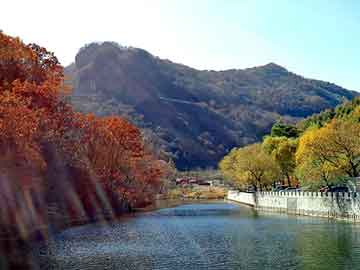 行路难中垂钓碧溪，人生旅途中的静谧时光